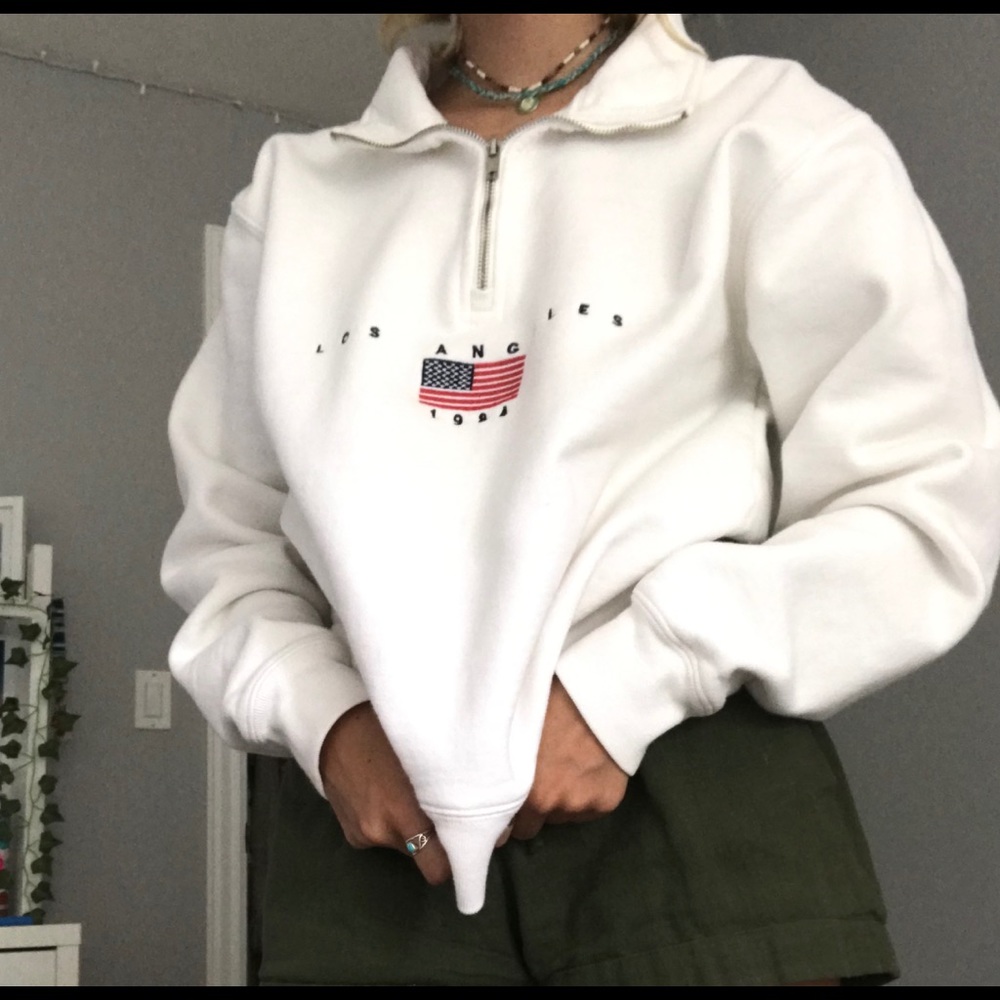 BRANDY MELVILLE WHITE LOS ANGELES HALF ZIP UP